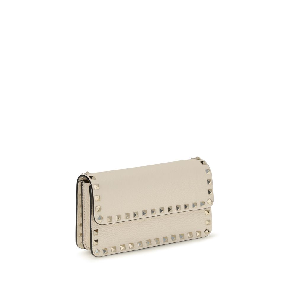 Cardholder Wallet by Valentino Garavani for women in bos taurus calf leather beige & signature showcases a enchanting silhouette, artfully detailed with the signature style of the Rockstud Bos Taurus Calf Leather Cardholder Wallet and functional card-organization chain.