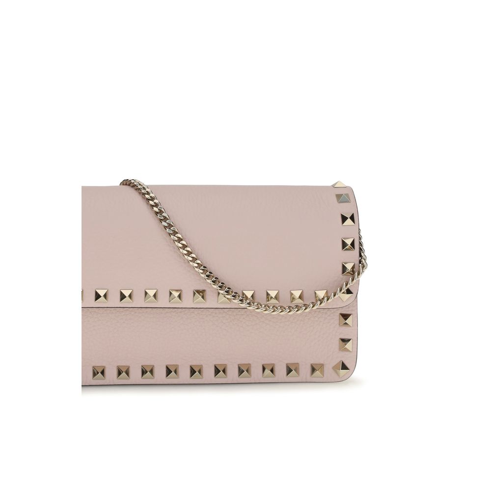Cardholder Wallet by Valentino Garavani for women in bos taurus calf leather multicolor & signature presents a refined silhouette, artfully capturing the essence of the Rockstud Bos Taurus Calf Leather Cardholder Wallet design with sophisticated card-organization chain for a refined look.