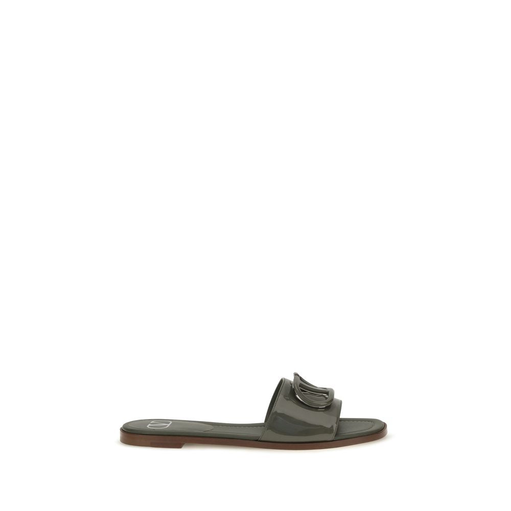 Flat Slider Sandals by Valentino Garavani for women in bos taurus calf patent leather bicolour presents a sculptural silhouette, showcasing the V Logo Women's Bos Taurus Calf Patent Leather Flat Slider Sandals design with a sculptural flat and open toe style for a premium look.