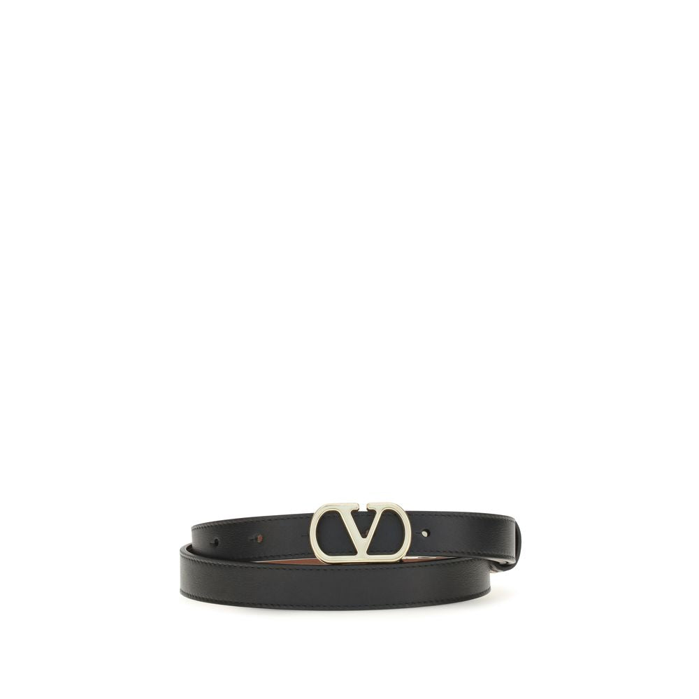 Belt by Valentino Garavani for women in bos taurus calfskin leather black & signature features an artisanal finish, elegantly showcasing the signature style and artisanal craftsmanship of the V Logo Bos Taurus Calfskin Leather Belt design.
