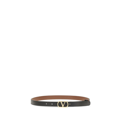 Belt by Valentino Garavani for women in bos taurus calfskin leather black & signature features a artisanal-chic design, artfully capturing the essence of the V Logo Bos Taurus Calfskin Leather Belt with a artisanal-chic finish.