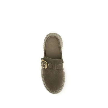 Mules Flat Shoes by Chloé for women in bos taurus calf suede leather bicolour presents a effortless chic silhouette, showcasing the Paddington Women's Bos Taurus Calf Suede Leather Mules Flat Shoes design with a effortless chic and for a sophisticated look.