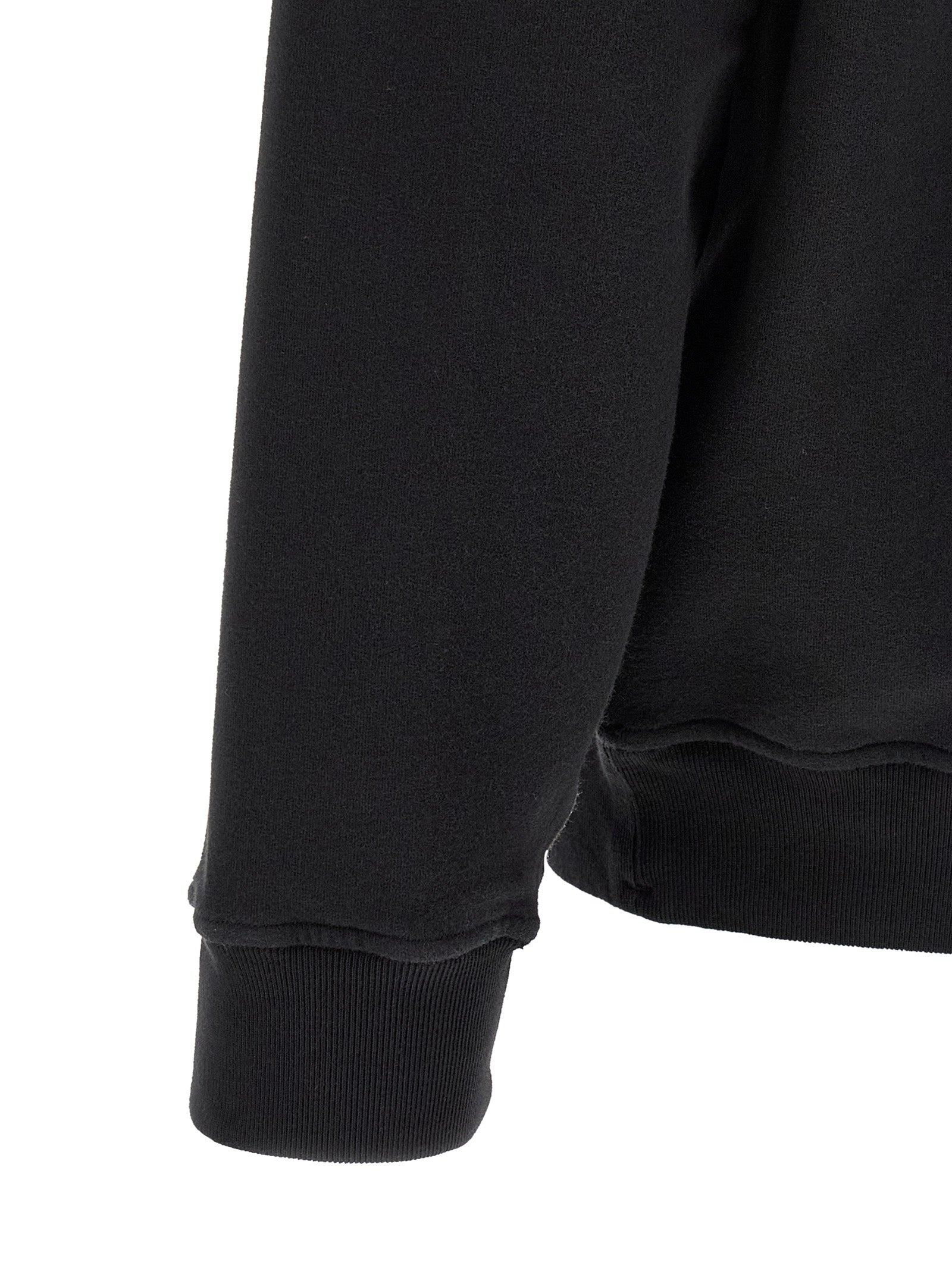 Sweatshirt by Stone Island for men in stretch organic cotton black features an enviable silhouette, showcasing a premium and refined crew neckline for a truly enviable finish.
