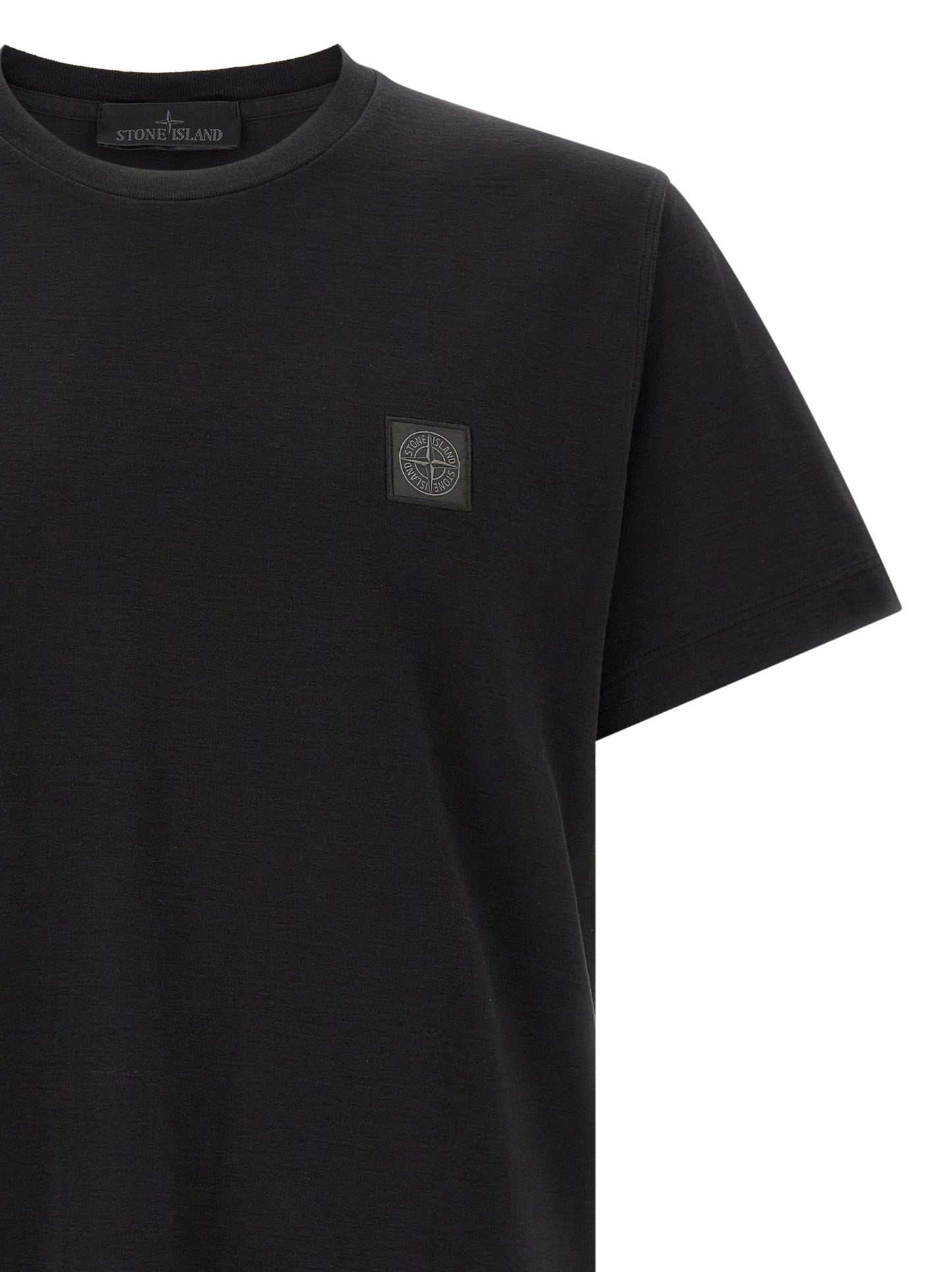 T-Shirt by Stone Island for men in organic cotton black showcases a fashionable silhouette, elegantly detailed with a fashionable and for a sophisticated, high-fashion look.