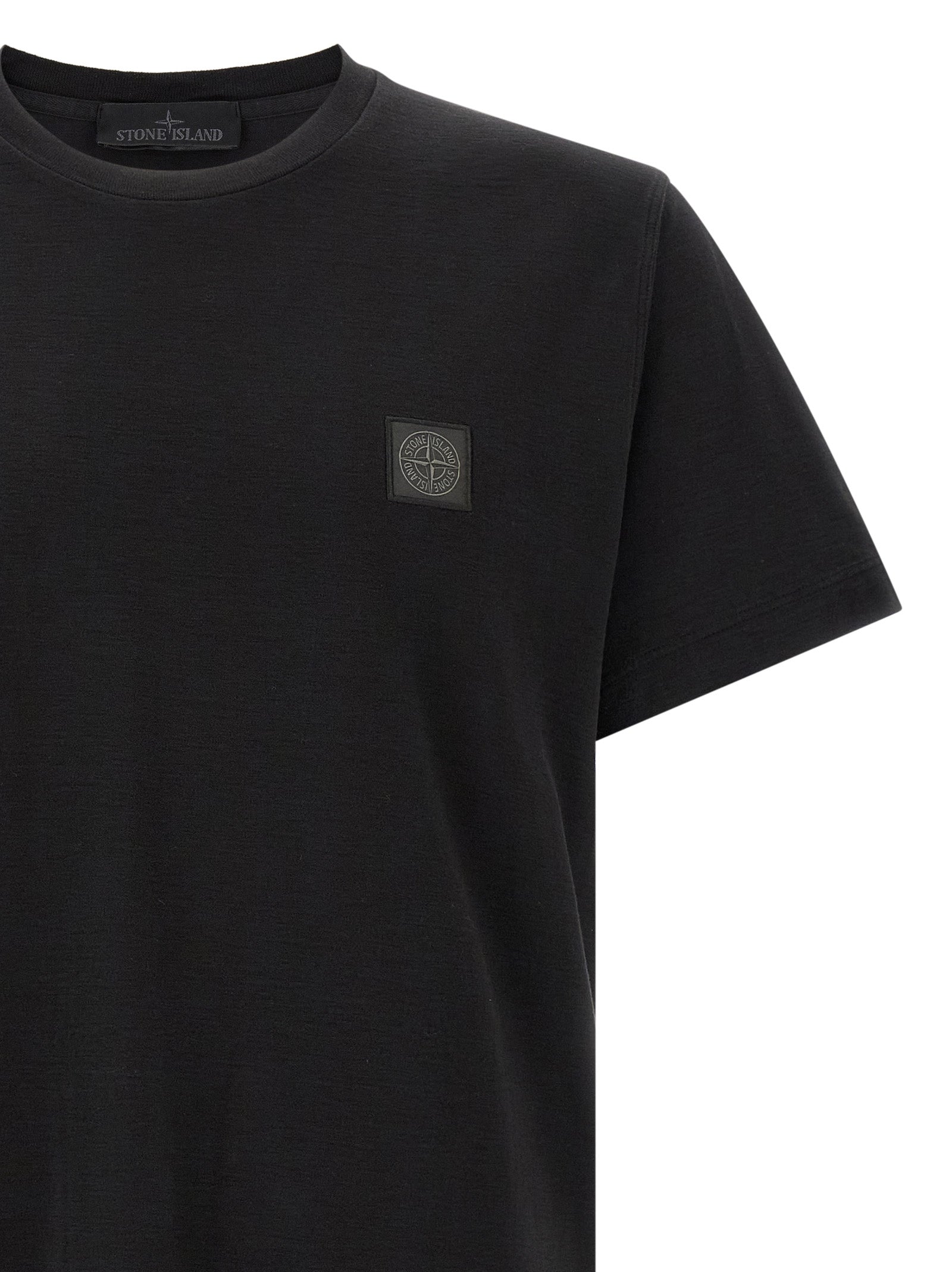 T-Shirt by Stone Island for men in organic cotton black showcases a fashionable silhouette, elegantly detailed with a fashionable and for a sophisticated, high-fashion look.