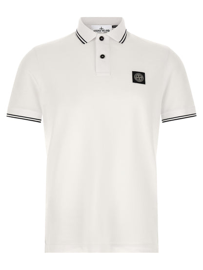 This Polo Shirt by Stone Island for men in stretch organic cotton bicolour, black & white presents a flawless silhouette, showcasing flawless short-sleeve detailing and a refined for a truly flawless aesthetic.