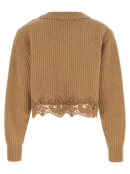 Cardigan by Chloé for women in cashmere wool beige features an crisp silhouette, showcasing a sophisticated round neckline and detail for a truly crisp finish.