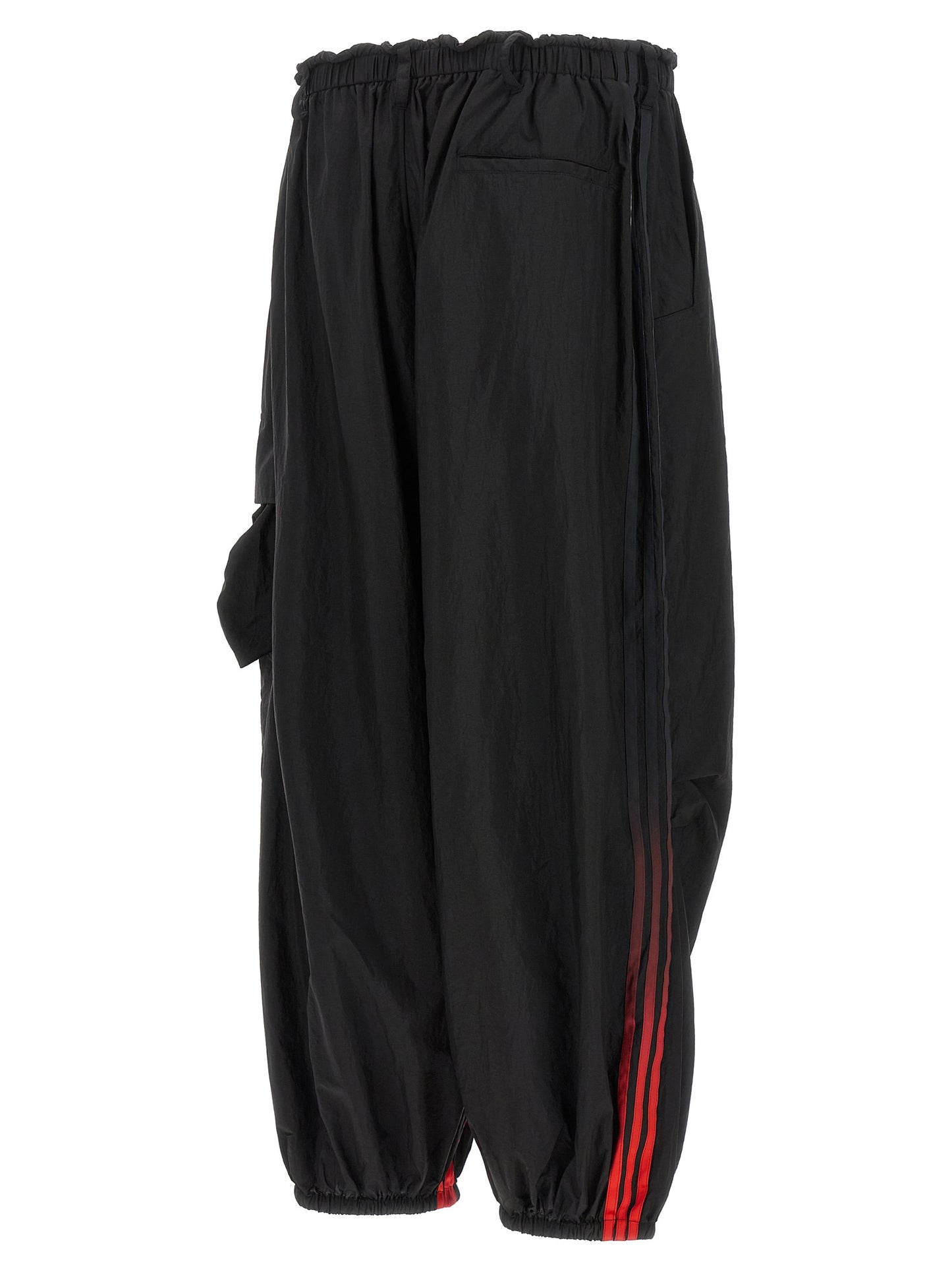 Cargo Pants by Y-3 for men in polyamide gradient & black features an smart casual relaxed-fit & wide and long, expertly tailored with a and smart casual utilitarian details for a sophisticated look.