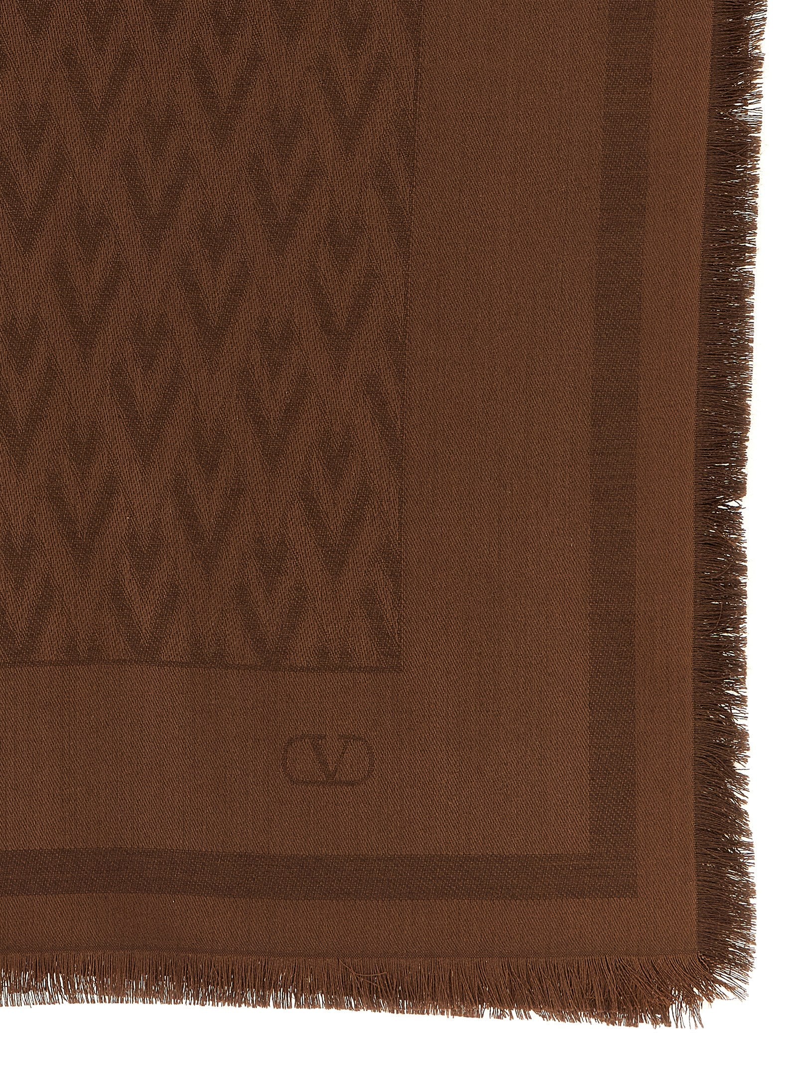 Scarf by Valentino Garavani for women in wool & silk brown, jacquard & signature presents a cosy silhouette, artfully capturing the sophisticated design and premium aesthetic of the V Logo Wool & Silk Rectangular Wrap Fringes Scarf.