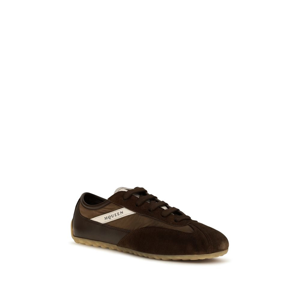 Athletic Sneakers Alexander McQueen women suede leather brown featuring a avant-garde Women's Athletic Suede Leather Sneakers design with a avant-garde athletic style for a refined finish.