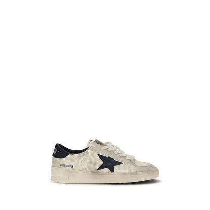 Athletic Sneakers by Golden Goose for men in bos taurus suede calf leather acrylic & cotton beige & signature features an timeless silhouette from the Icons Star Men's Basketball Bos Taurus Suede Calf Leather Acrylic & Cotton Athletic Sneakers collection, showcasing a timeless basketball style for a timeless look.
