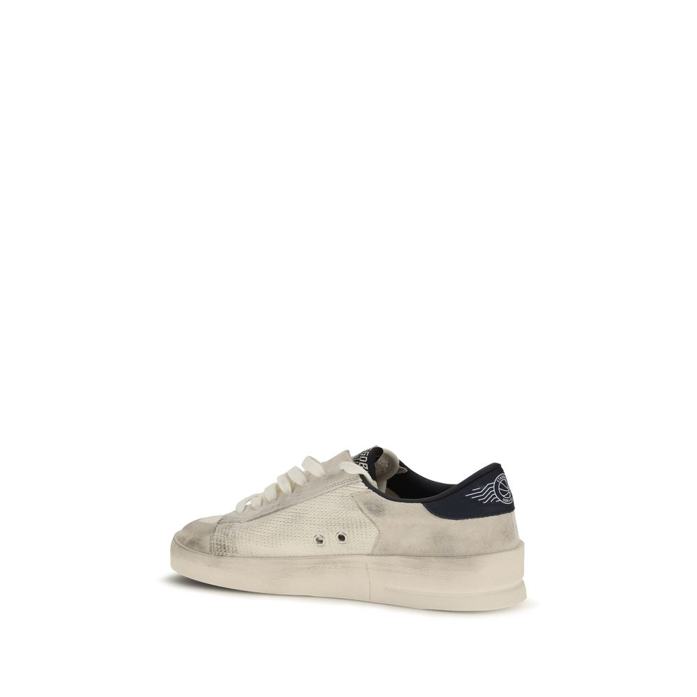 Athletic Sneakers by Golden Goose for men in bos taurus suede calf leather acrylic & cotton beige & signature showcases an impeccable silhouette, defined by an impeccable basketball style design that perfectly captures the essence of the Icons Star Men's Basketball Bos Taurus Suede Calf Leather Acrylic & Cotton Athletic Sneakers.