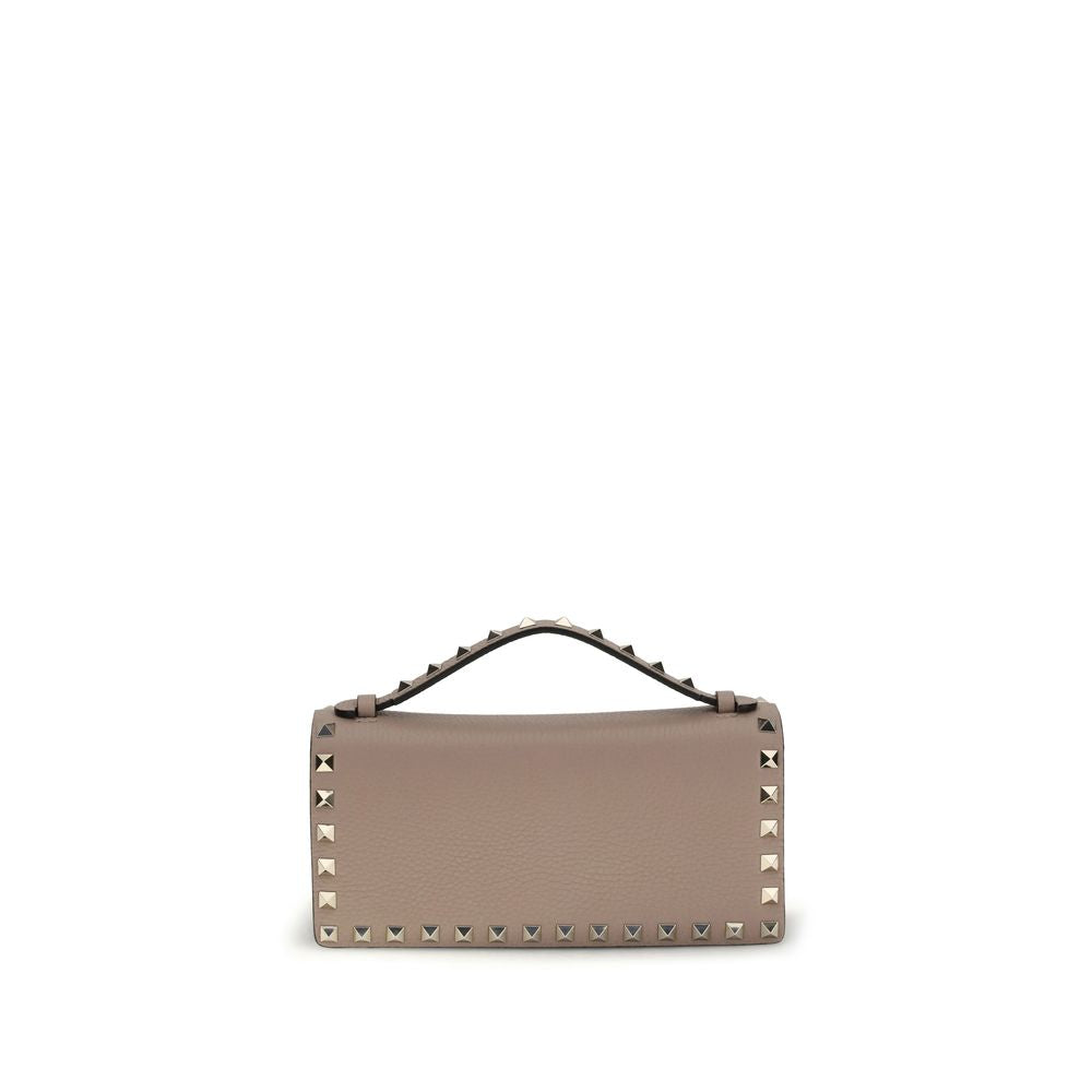 Cardholder Wallet by Valentino Garavani for women in bos taurus calf leather beige & signature showcases a enchanting silhouette, artfully detailed with the signature style of the Rockstud Bos Taurus Calf Leather Cardholder Wallet and functional card-organization chain.