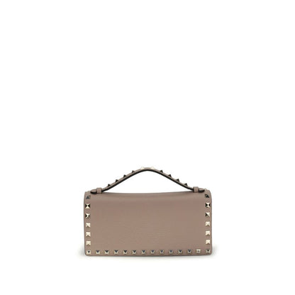 Cardholder Wallet by Valentino Garavani for women in bos taurus calf leather beige & signature showcases a enchanting silhouette, artfully detailed with the signature style of the Rockstud Bos Taurus Calf Leather Cardholder Wallet and functional card-organization chain.