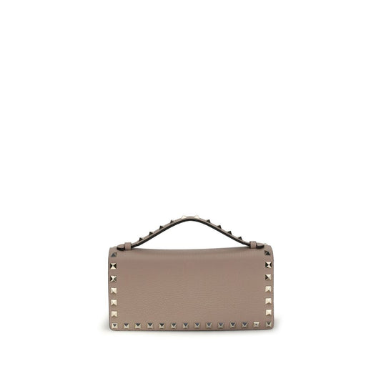 Cardholder Wallet by Valentino Garavani for women in bos taurus calf leather beige & signature showcases a enchanting silhouette, artfully detailed with the signature style of the Rockstud Bos Taurus Calf Leather Cardholder Wallet and functional card-organization chain.