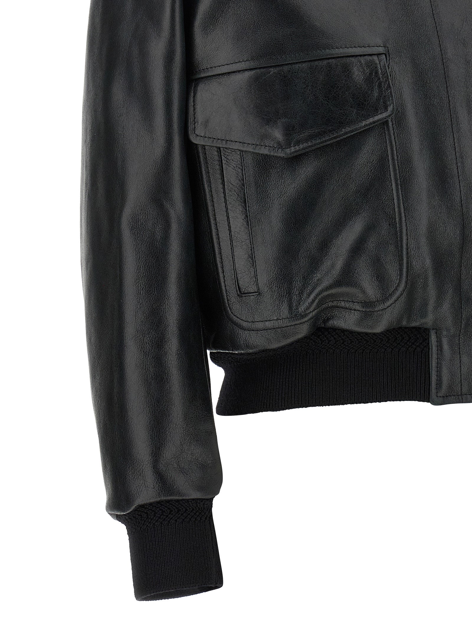 Jacket by Tom Ford for women in lamb leather black & natural showcases a enveloping silhouette, artfully detailed with a enveloping and premium pockets for a truly enveloping finish.