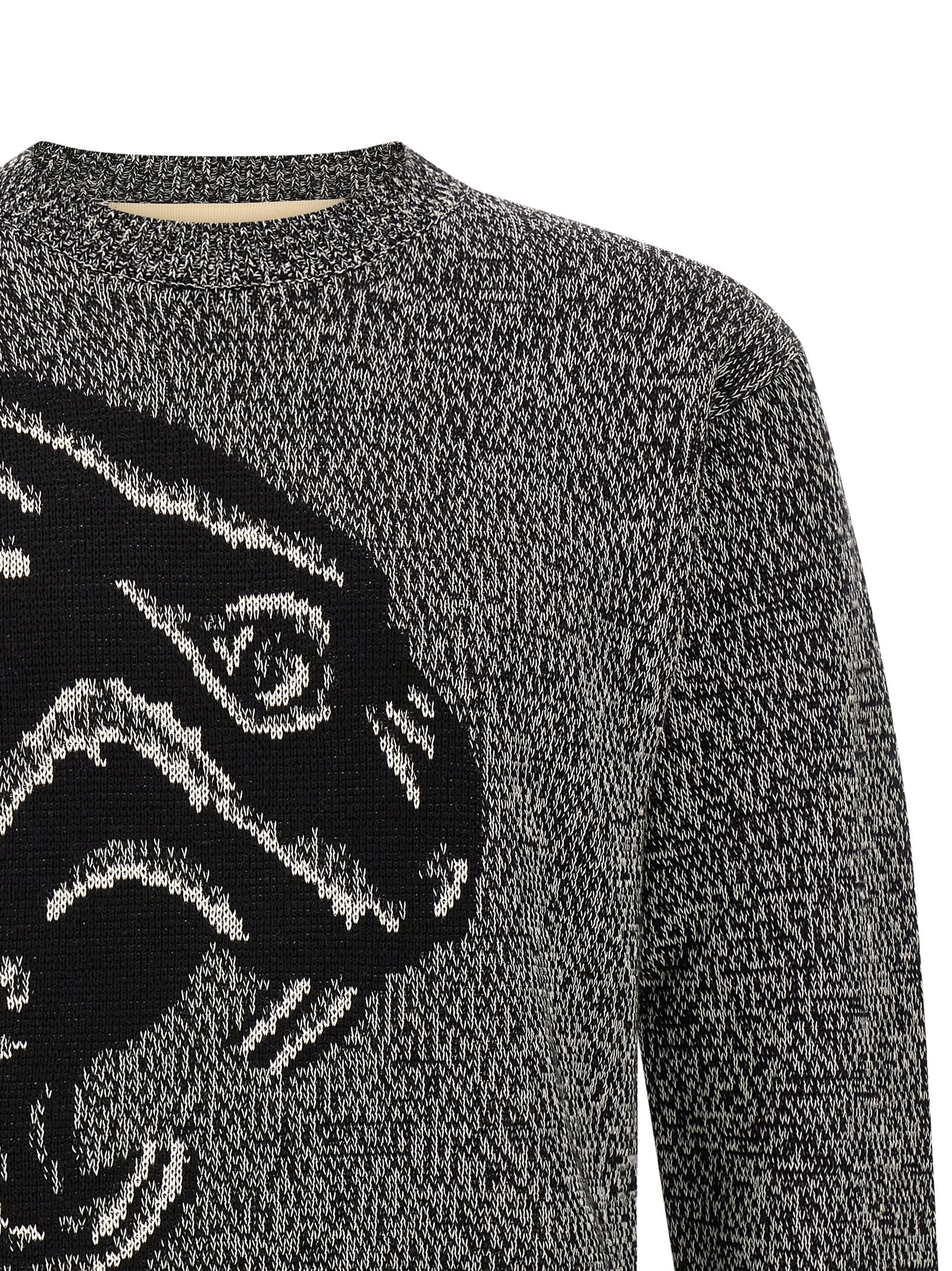Cardigan by Valentino Garavani for men in virgin wool & cotton bicolour, black & white features a nuanced silhouette with a refined crew neckline and nuanced detailing for a sophisticated look.