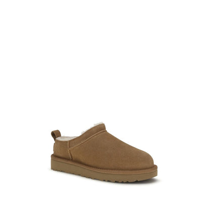 Mules Flat Shoes by UGG for women in eva polyester suede leather brown & signature showcases a dynamic silhouette, artfully capturing Women's EVA Polyester Suede Leather Mules Flat Shoes through its distinctive and elegant .