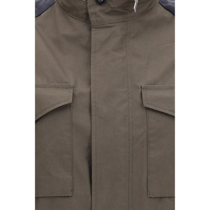 Windbreaker Jacket by Sacai for women in nylon cotton bicolour showcases a modern silhouette, integrating pockets & windproof and a modern for a sophisticated finish.
