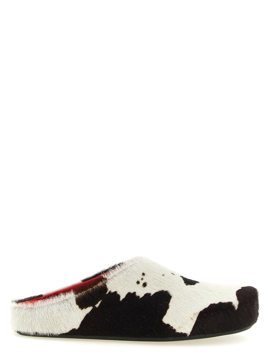 Clogs Flat Shoes by Marni for men in bos taurus calfskin leather animal, multicolor, red & print presents a impeccable silhouette as Pony Men's Bos Taurus Calfskin Leather Clogs Flat Shoes, artfully designed with a and a impeccable for a refined, upscale finish.