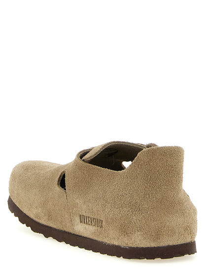 Clogs Flat Shoes by Birkenstock for women in bos taurus suede leather & eva beige presents a effortless chic silhouette, showcasing the Women's Bos Taurus Suede Leather & EVA Clogs Flat Shoes design with a effortless chic and for a sophisticated look.