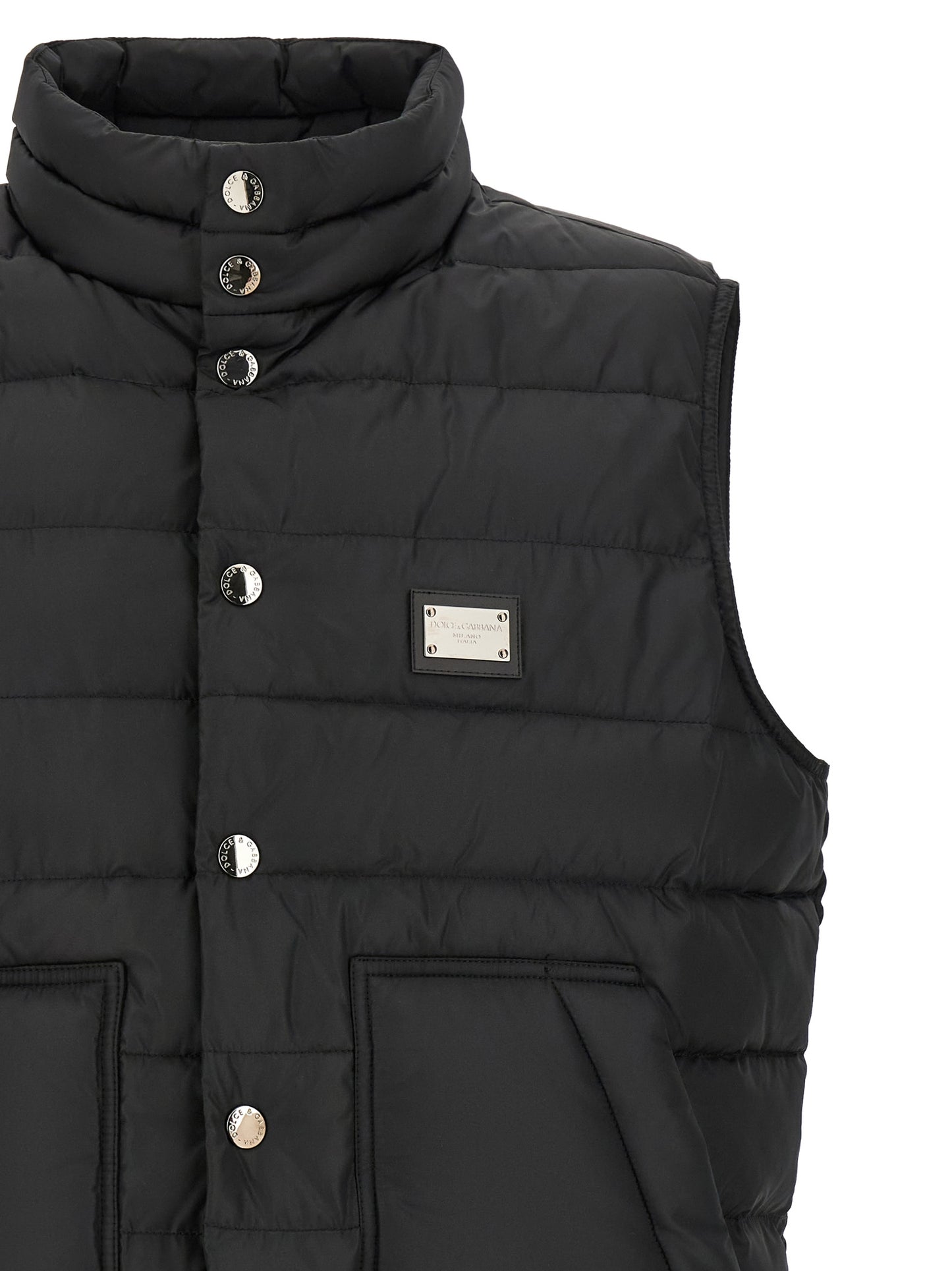 Vest by Dolce & Gabbana for men in polyester black showcases a utilitarian silhouette, artfully incorporating pockets and a utilitarian for a truly utilitarian finish.