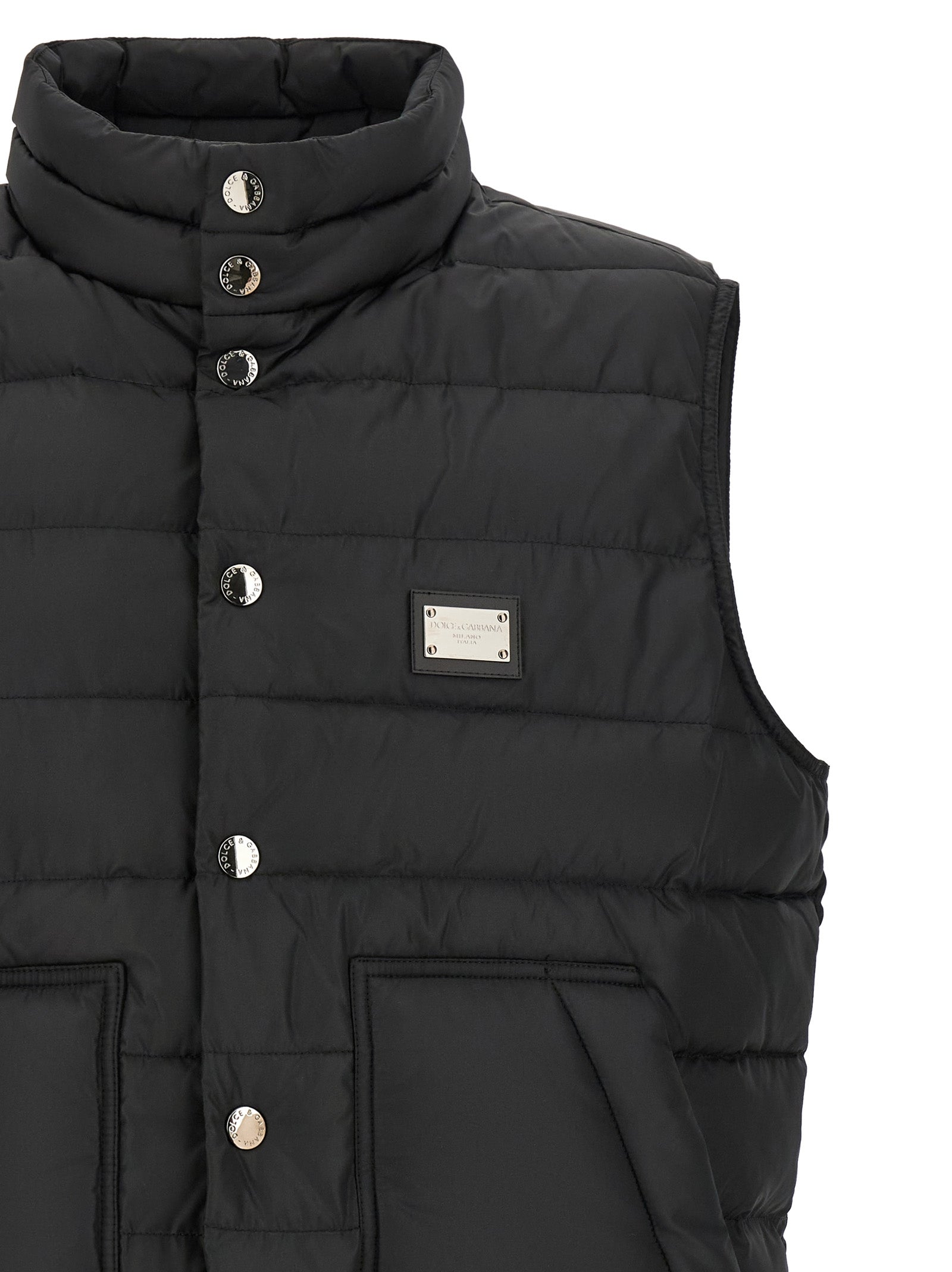 Vest by Dolce & Gabbana for men in polyester black showcases a utilitarian silhouette, artfully incorporating pockets and a utilitarian for a truly utilitarian finish.