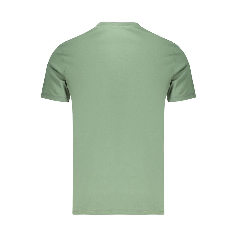 T-Shirt by Guess Jeans for men in organic cotton green & print features a plush silhouette, showcasing a sophisticated crew neckline and for a truly plush finish.