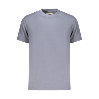 T-Shirt by Guess Jeans for men in cotton polyester blue showcases a unassuming silhouette, artfully detailed with a refined crew neckline and unassuming for a sophisticated, contemporary look.
