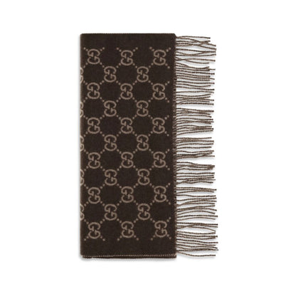 Scarf by Gucci for men in cashmere & capra leather brown & patterned presents a effortlessly chic silhouette, artfully capturing the essence of the effortlessly chic Gg Cashmere & Capra Leather Fringes Scarf design for a sophisticated look.