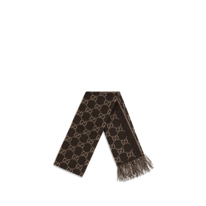 Scarf by Gucci for men in cashmere & capra leather brown & patterned showcases a eye catching silhouette, artfully capturing the essence of the eye catching Gg Cashmere & Capra Leather Fringes Scarf design for a sophisticated look.