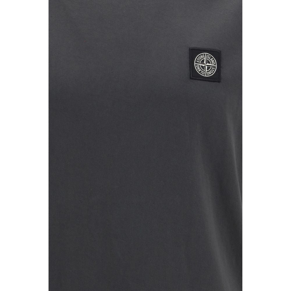 T-Shirt by Stone Island for men in cotton gray features an edgy silhouette, meticulously detailed with a sophisticated and for a truly edgy finish.
