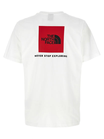 T-Shirt by The North Face for men in cotton bicolour, black, white & print features a plush silhouette, showcasing a sophisticated crew neckline and for a truly plush finish.