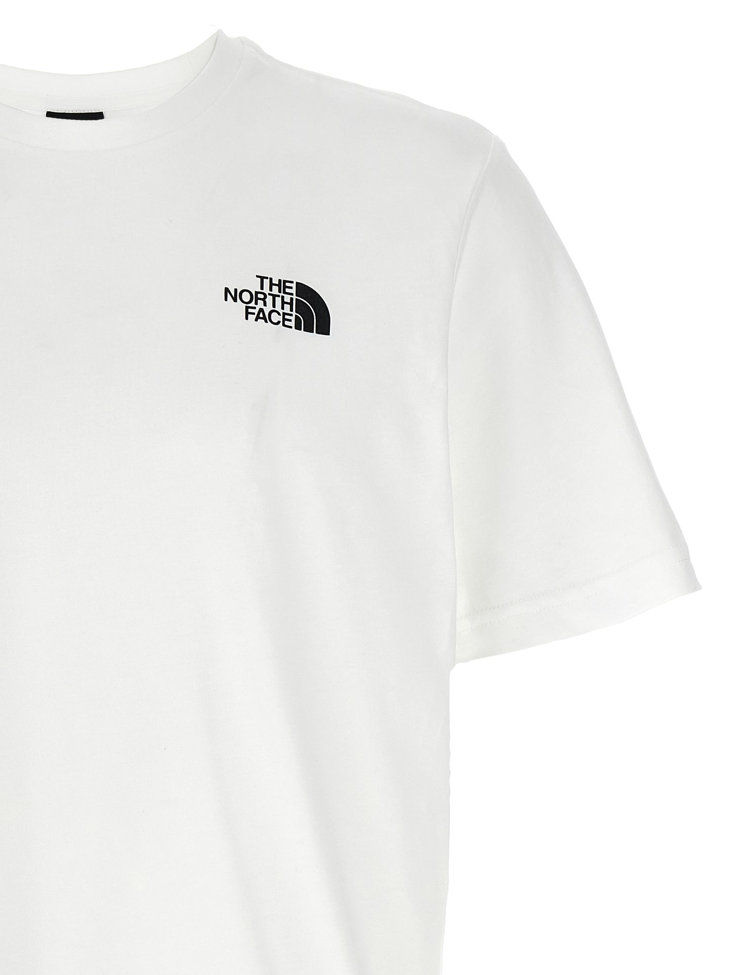 T-Shirt by The North Face for men in cotton bicolour, black, white & print features an edgy silhouette, meticulously detailed with a sophisticated and crew neckline for a truly edgy finish.
