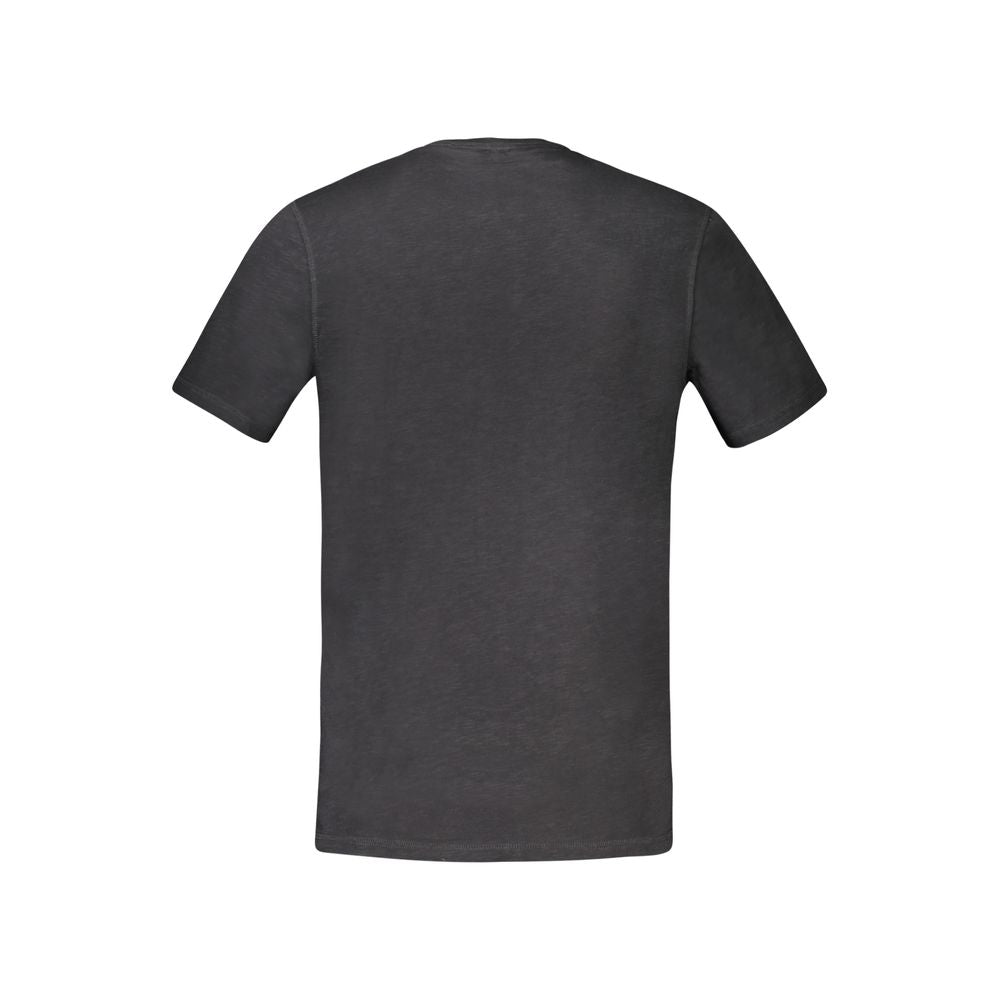 T-Shirt by Hugo Boss for men in cotton black & print features an on trend silhouette, perfectly showcasing a on trend and crew neckline for an elevated aesthetic.