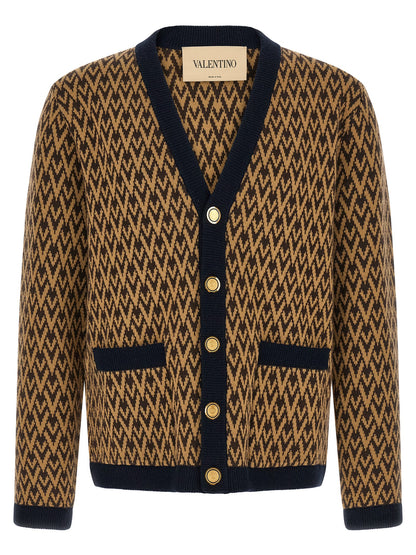 Cardigan by Valentino Garavani for men in cashmere camel, dark-blue, gold, multicolor, patterned, jacquard & signature presents a textural silhouette, artfully finished with a textural v-neck neckline and for a sophisticated, textural look.
