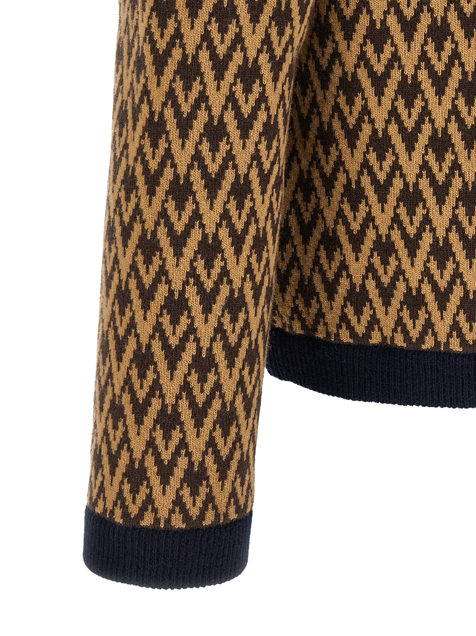 Cardigan by Valentino Garavani for men in cashmere camel, dark-blue, gold, multicolor, patterned, jacquard & signature showcases a captivating silhouette, artfully detailed with a captivating and for a truly sophisticated captivating look.