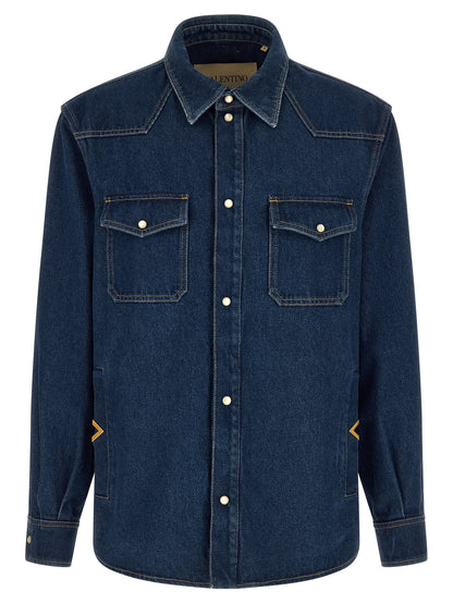 Shirt by Valentino Garavani for men in denim cotton blue, pearl & signature presents a discerning silhouette, showcasing a sophisticated and for a truly discerning finish.