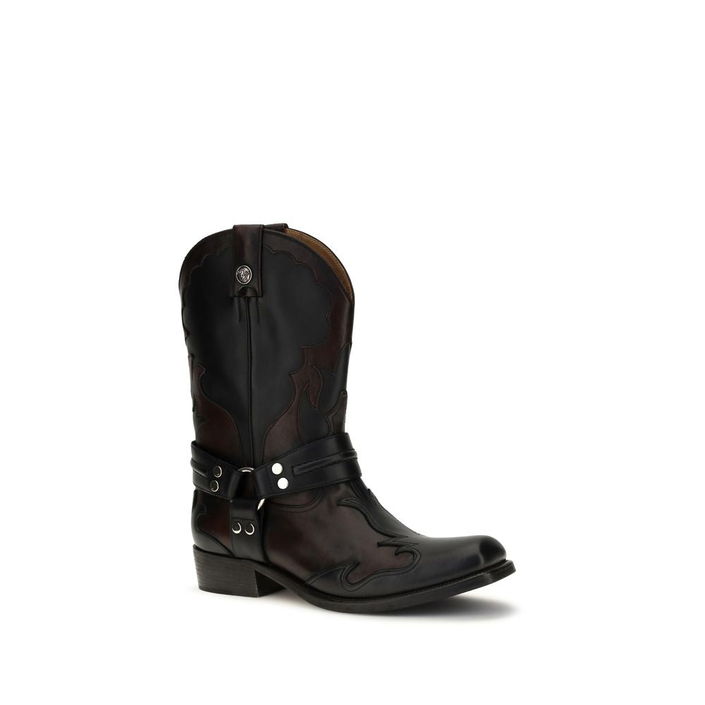 Low-Heel Cowboy Strap Boots by Versace for men in bos taurus calf leather black features an high-performance silhouette, showcasing the sophisticated design of the Medusa Men's Bos Taurus Calf Leather Low-Heel Cowboy Strap Boots with a 3-cm-heel low-heel and a refined .