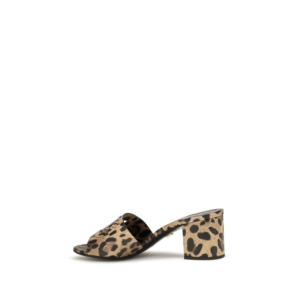 Mules Flat Shoes by Dolce & Gabbana for women in bos taurus calfskin leather beige, gold, leopard-print & print presents a impeccable silhouette as Icon Women's Bos Taurus Calfskin Leather Mules Flat Shoes, artfully designed with a and a impeccable open toe style for a refined, upscale finish.