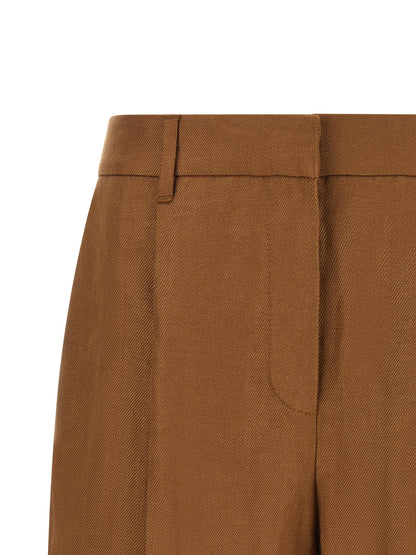 Bermuda Shorts by Brunello Cucinelli for women in linen brown features an nuanced silhouette, showcasing a nuanced relaxed-fit with a short cut and for a sophisticated, premium finish.
