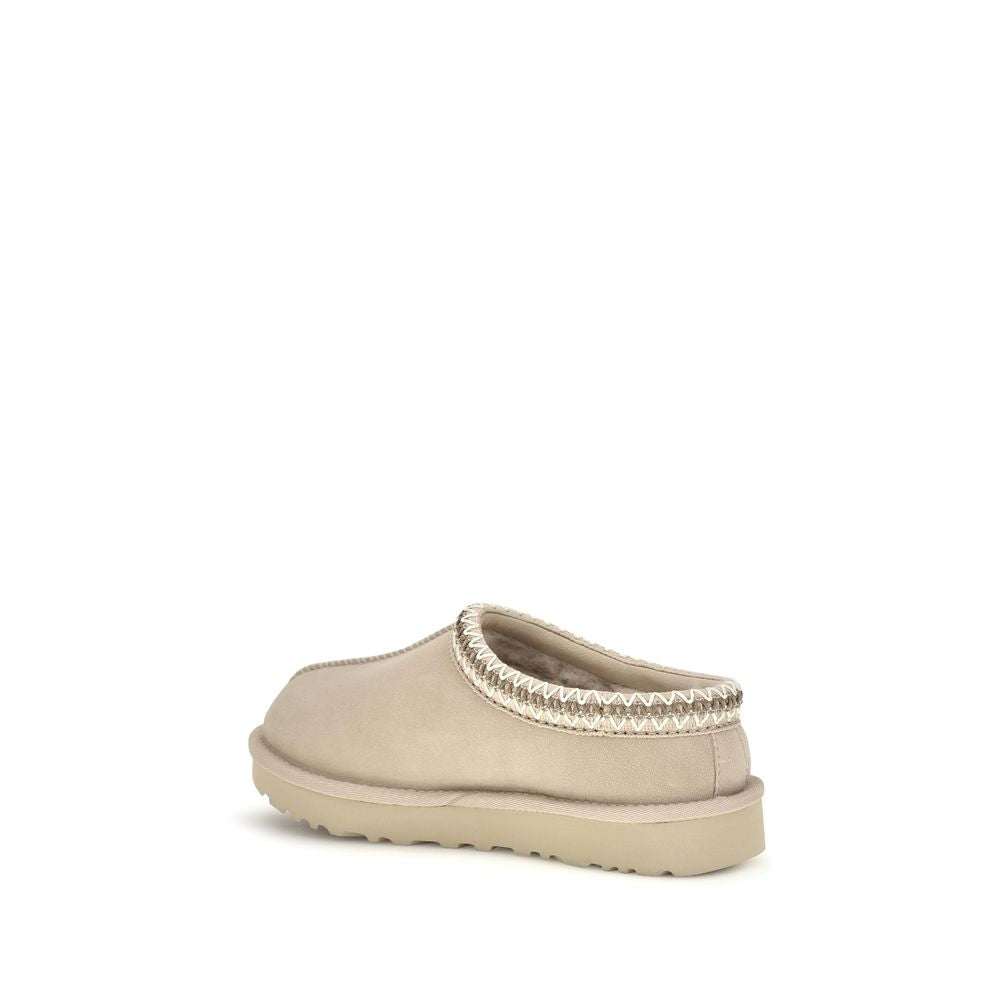 Mules Flat Shoes by UGG for women in eva polyester suede leather beige & signature features an captivating silhouette, showcasing the captivating style of the Women's EVA Polyester Suede Leather Mules Flat Shoes with its distinct and refined .