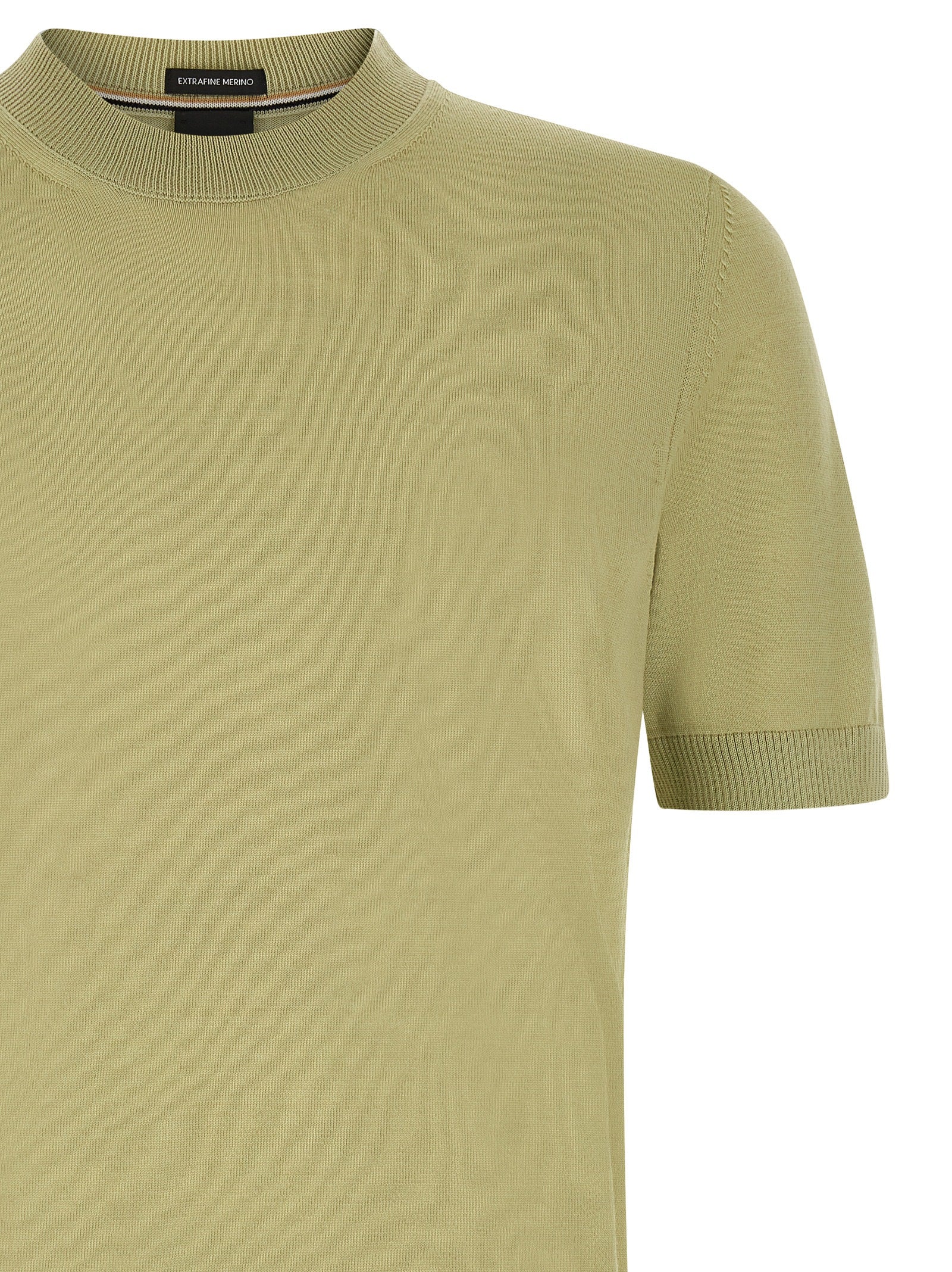 T-Shirt by Hugo Boss for men in merino virgin wool bicolour & green showcases a dramatic silhouette, elegantly detailed with a dramatic and for a truly dramatic finish.