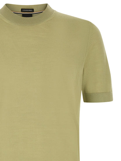 T-Shirt by Hugo Boss for men in merino virgin wool bicolour & green showcases a dramatic silhouette, elegantly detailed with a dramatic and for a truly dramatic finish.