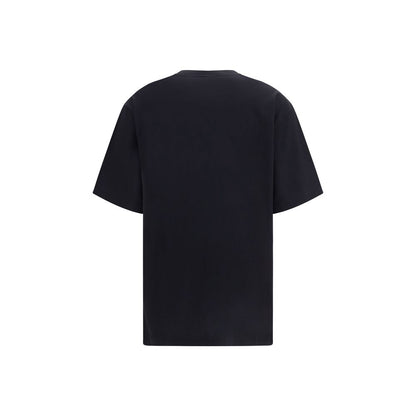 T-Shirt by Gucci for women in cotton & silk black & print features an on trend silhouette, perfectly showcasing a on trend and crew neckline for an elevated aesthetic.