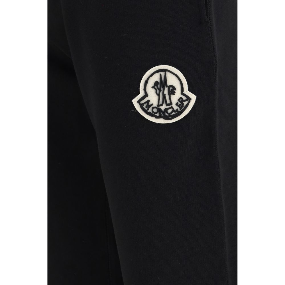 Activewear Pants by Moncler for men in cotton black & signature features a ergonomic tapered-leg, athletic & regular-fit and with a ergonomic long, showcasing innovative for a ergonomic look.