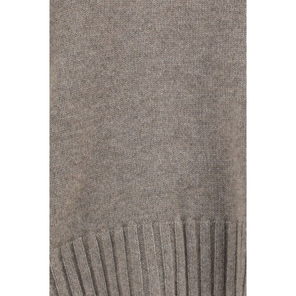 This Sweater by Malo for women in cashmere & capra leather beige presents a understated silhouette, featuring a sophisticated and for a understated finish.