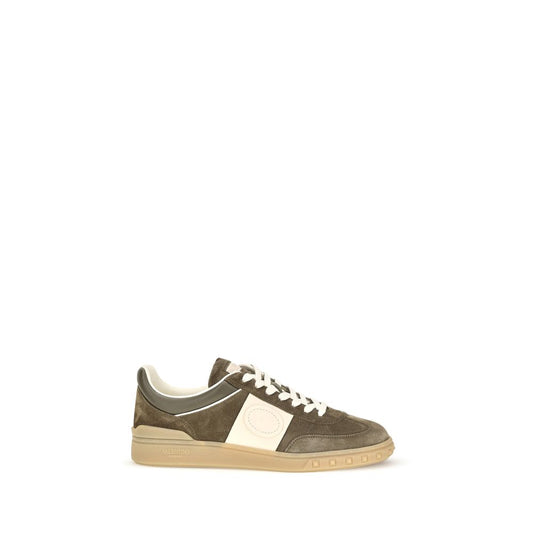 Sneakers by Valentino Garavani for men in bos taurus suede calfskin leather bicolour & signature features an versatile design from the Rockstud V Logo Men's Low Top Bos Taurus Suede Calfskin Leather Sneakers collection, highlighting a versatile low-top style for a premium, high-fashion look.