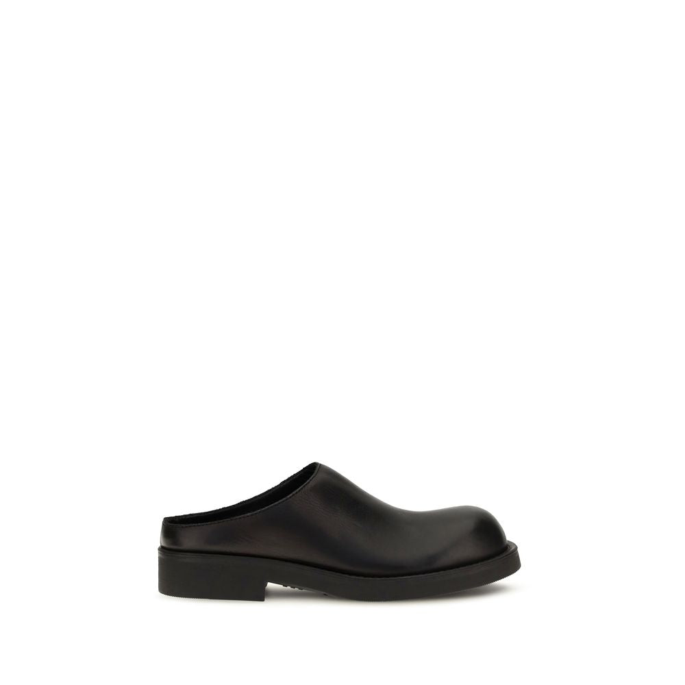 Mules Flat Shoes by MM6 for women in bos taurus calfskin leather black & signature presents a effortless chic silhouette, showcasing the Women's Bos Taurus Calfskin Leather Mules Flat Shoes design with a effortless chic and for a sophisticated look.