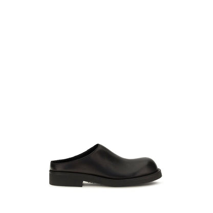 Mules Flat Shoes by MM6 for women in bos taurus calfskin leather black & signature presents a effortless chic silhouette, showcasing the Women's Bos Taurus Calfskin Leather Mules Flat Shoes design with a effortless chic and for a sophisticated look.